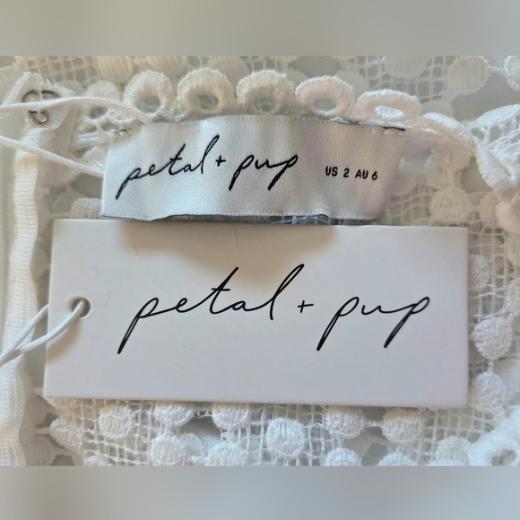 NEW PETAL & PUP LAUREN LACE DRESS. - Picture 5 of 7